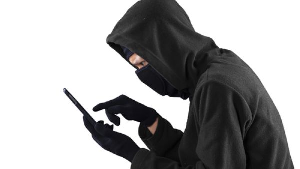 مستخدمو أجهزة أندرويد الذين يلجؤون إلى أصبع اليد لإقفال الهاتف، أكثر عرضة لأن يجري اختراقهم عبر الحيلة "الحرارية"