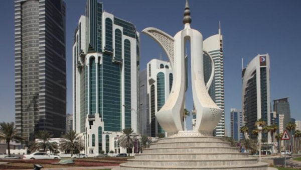 تركّز رؤية قطر 2013 الوطنية وبرامجها مثل «قطر 2022» على منحها مكانة رائدة لناحية كرة القدم والبنى التحتية والتطور الاقتصادي في المنطقة والعالم