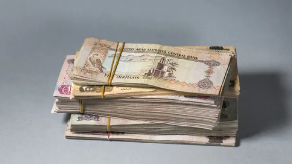 يواجه المهنيون في عام 2016 ضربة مزدوجة تتمثل في ارتفاع تكاليف المعيشة بالإضافة إلى ركود النمو في الأجور