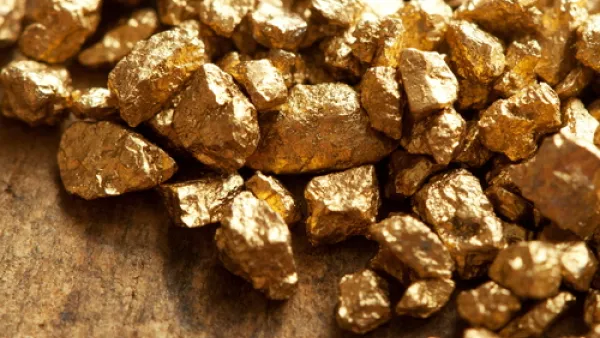 ارتفع الذهب في المعاملات الفورية 0.8 بالمئة إلى 1281.15 دولار للأوقية (الأونصة) بحلول الساعة 1849 بتوقيت جرينتش، بعدما صعد واحدا بالمئة إلى أعلى مستوياته في الجلسة عند 1283.90 دولار للأوقية.