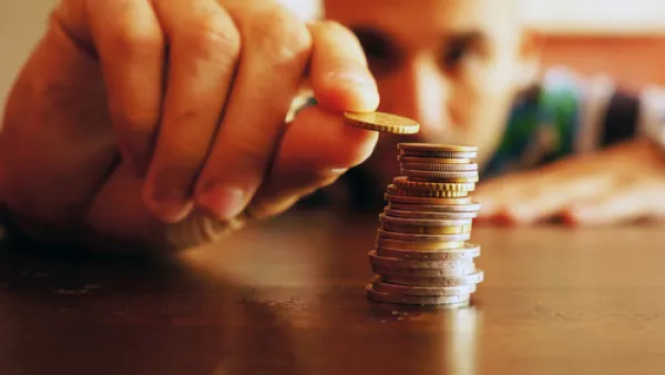 ابدأ بتحديد هدف للادخار على أن يكون واقعياً، بحيث يمكن الوصول إليه خلال 12 شهراً
