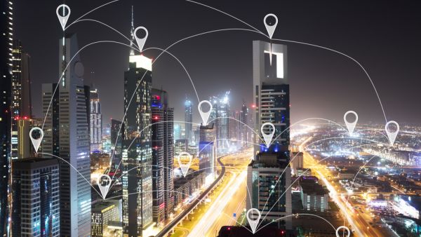 بدأت الشركات الإماراتية التحول بشكل متزايد إلى مؤسسات ذكية عبر تبني حلول وتقنيات الذكاء الاصطناعي