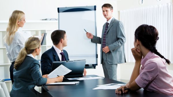 تقتضي ثقافة العمل اليوم اتباع أسلوب قيادة تعاوني، حيث تتغير الأدوار والمسؤوليات وتتطور، بدلاً من بقائها ثابتة وغير متغيرة