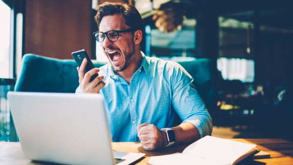 74,1% من المهنيين في المنطقة يعانون من التوتر بسبب عملهم و34,8% يشعرون بالتوتر بشكل دائم