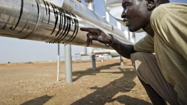 راهنت دولة الجنوب في السابق على ثبات سعر البرميل على 100 دولار للبرميل ولذلك تعهدت بدفع 11 دولاراً نظير إيجار خط الأنابيب و15 دولاراً كتعويض للسودان عن فقدان عائدات النفط بعد الانفصال