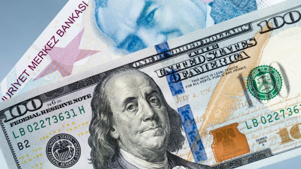 الليرة التركية تستمر في التراجع امام الدولار 