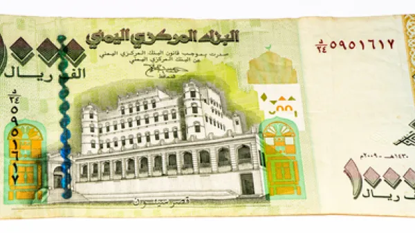 اليمن قد تقترض من البنك الدولي لدفع الرواتب والسداد بالنفط