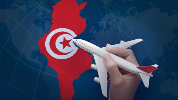 مطارات تونس تهدد بالإضراب في ذروة الموسم السياحي 