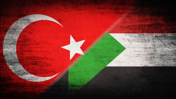 تركيا توقع عقود استثمار سياحية وكهربائية في السودان 