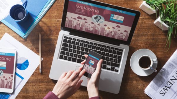 بدل مطاردة العناوين المستفزة والخدع القديمة، لماذا لا تقضي بعض الوقت على مواقع الكترونية تجعلك أكثر ذكاءً في الحياة، وأكثر حنكةً في العمل، وأكثر حكمةً في القيادة