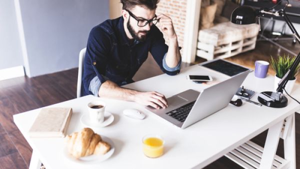 العمل مع فرق مختلفة في مكان العمل نفسه، يساعدك على أن تكون موظفاً متمرساً ومنتجاً بشكل أكبر