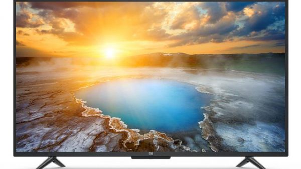 التلفاز يأتي بواجهة MIUI TV المبنية على نظام أندرويد مع نظام PatchWall مع دعم شبكات لاسلكية 802.11b/g/n وبلوتوث 4.2