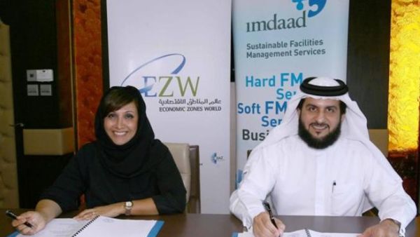 Mrs. Salma Ali Saif Bin Hareb, CEO of Economic Zones World and Jamal Abdulla Lootah, CEO, Imdaad during the signing Mrs. Salma Ali Saif Bin Hareb, CEO of Economic Zones World and Jamal Abdulla Lootah, CEO, Imdaad during the signing