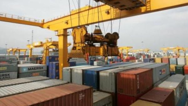 The US tops the list of importers with $2,265 billion of imports in 2011 The US tops the list of importers with $2,265 billion of imports in 2011