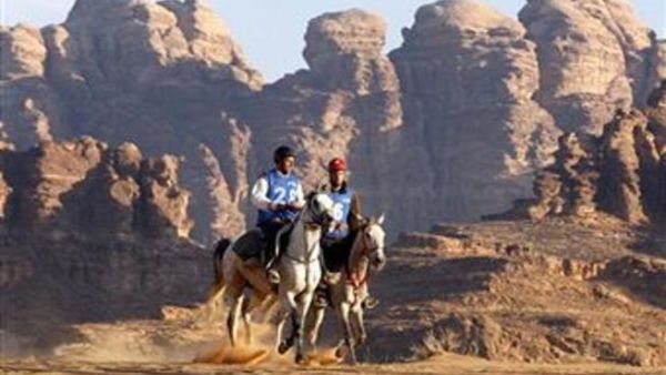 يرى نزّال في الواقع السياسي والسياحي عناوين مقلقة، تحتاج الى حالة خاصة
