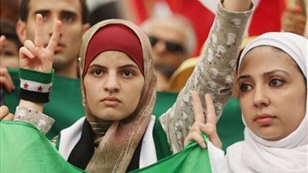 يشعر الإيرانيون بسخونة تدهور قيمة الريال الايراني كلما ذهبوا للتسوق
