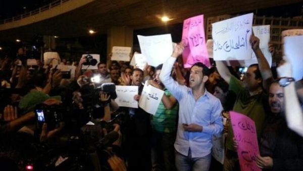 قال الناطق الاعلامي باسم جماعة الإخوان المسلمين زكي بني ارشيد في تصريح لـلدستور ان هذا الاعتصام سيبقى مفتوحا حتى تتراجع الحكومة عن قرارها. مصدر الصورة: علي/ تويتر قال الناطق الاعلامي باسم جماعة الإخوان المسلمين زكي بني ارشيد في تصريح لـلدستور ان هذا الاعتصام سيبقى مفتوحا حتى تتراجع الحكومة عن قرارها. مصدر الصورة: علي/ تويتر