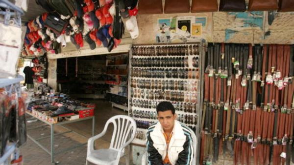 Local investors are struggling to keep their businesses running in the face of illegal small- and medium-sized businesses operated by foreign workers