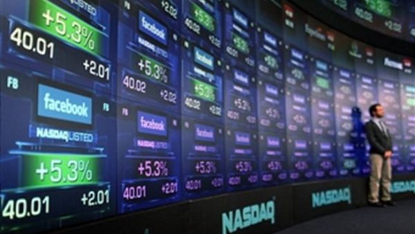 ان السوق يسعى بكل ما يملك من إمكانات إلى دعم مسيرة الشركات في مجال المال والأعمال ان السوق يسعى بكل ما يملك من إمكانات إلى دعم مسيرة الشركات في مجال المال والأعمال