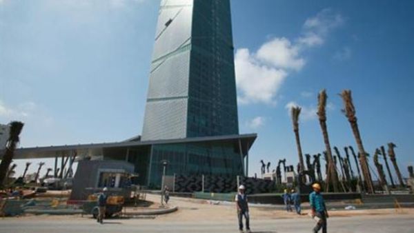 Foreign laborers at the construction site of a new tower overlooking the sea at the commercial center of Tripoli
By: Jamie Dettmer Foreign laborers at the construction site of a new tower overlooking the sea at the commercial center of Tripoli
By: Jamie Dettmer