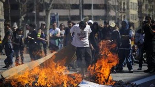 توقفت الحياة أمس، مع توقف جميع وسائل النقل العام وامتناعها عن نقل الركاب