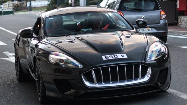 ظهرت سيارة استون مارتن DB9 المعدلة من قبل شركة خان للمرة الأولى في العالم ضمن فعاليات معرض جنيف للسيارات في شهر مارس الماضي