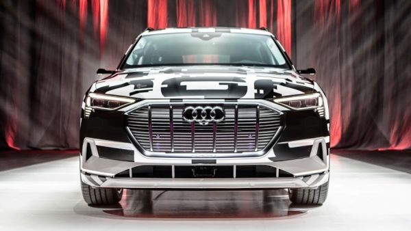 أودي تستبدل المرايا الجانبية في سياراتها الفاخرة بكاميرات E-Tron