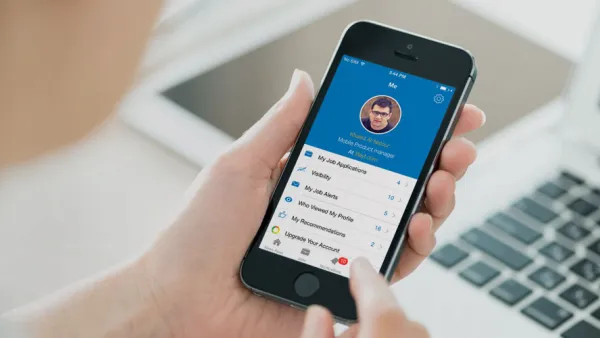 سيساعدك تطبيق بيت.كوم بشكل كبير في خلال عملية بحثك عن عمل، اذ يمكنك استغلال وقت فراغك (سواء كنت في طريقك نحو عملك أو تتناول غذائك) للتقدم الى الوظائف