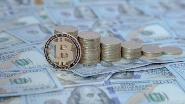 بيتكوين تسجل ارتفاعاً بنسبة 0.6% أمام الدولار الأمريكي