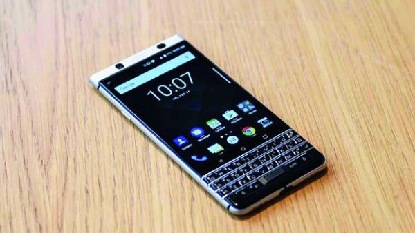 «بلاكبيري» تكشف عن هاتف Key 2 بلوحة مفاتيح 