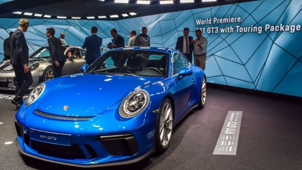 بورش تكشف عن 911 GT3 برزمة Touring الجديدة