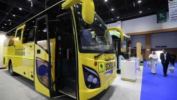 سيثير ذلك فضول الأطفال لأن الحافلة لا تعمل على البنزين أو الديزل وسيسألون أسئلة عن سبب استخدام السيارات الكهربائية