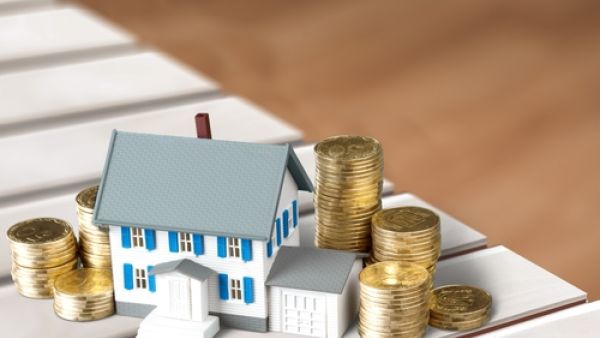 يصل الكثير من الوافدين إلى دولة الإمارات، وهم يعتقدون أنهم سيقيمون فيها لمدة لا تزيد عن عامين أو ثلاثة، لكنهم سرعان ما يقعون في حب البلاد، مما يجعل شراء أو استئجار منزل قضية هامة يجب النظر فيها.