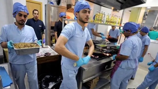 القائمون على العمل داخل مطعم “دكتور كبدة” اختاروا هذا الاسم لجذب انتباه الزبائن، فالدكتور معروف بنظافته وتعقيمه، كما أنه مشهور بمهارته وتميزه في عمله