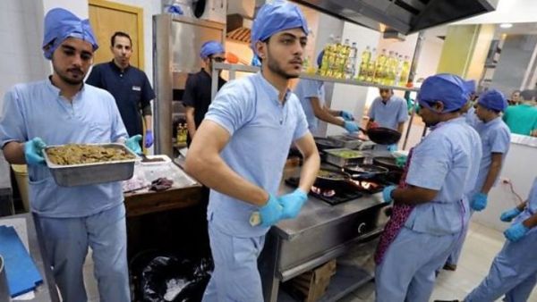 القائمون على العمل داخل مطعم “دكتور كبدة” اختاروا هذا الاسم لجذب انتباه الزبائن، فالدكتور معروف بنظافته وتعقيمه، كما أنه مشهور بمهارته وتميزه في عمله