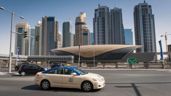 تعفى من ضريبة القيمة المضافة: السيارات، بما في ذلك سيارات الأجرة أو الحافلات أو قطار السكك الحديدية أو الترام أو السكة الحديدية الأحادية أو وسائل النقل مماثلة