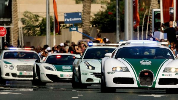 أعلنت شرطة دبي قبضها على سيارات تنوعت مخالفتها بين التسابق الغير قانوني في الشوارع العامة، القيادة الخطيرة والسرعة الزائدة جداً