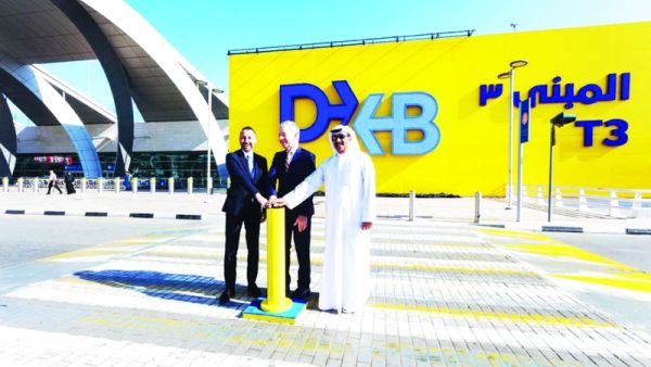 مطارات دبي تبدأ التزين بالعلامة التجارية الجديدة 