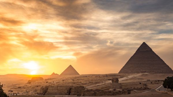 يمثل قطاع السياحة ركيزة أساسية لاقتصاد مصر ومصدر رزق لملايين المواطنين وموردا رئيسيا للعملة الصعبة