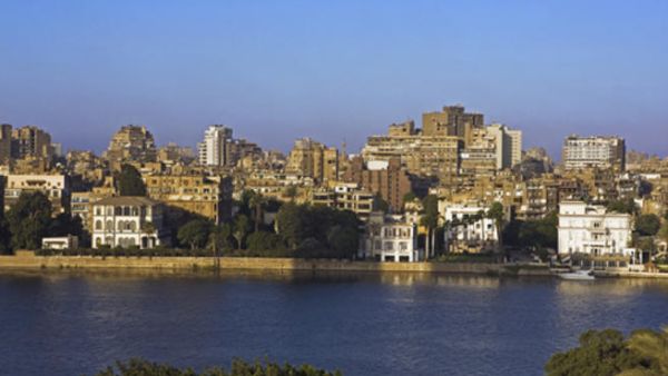تعرضت السياحة في البلاد لضربة موجعة حين نصحت حكومات أوروبية مواطنيها بعدم السفر إلى مصر غداة أعمال العنف التي اندلعت في يوليو تموز وأغسطس آب الماضيين