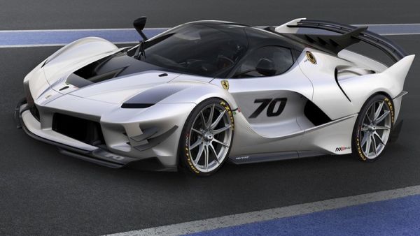 فيراري تكشف عن FXX-K إيفو  أقوى سيارات الحصان الجامح على حلبات المضمار