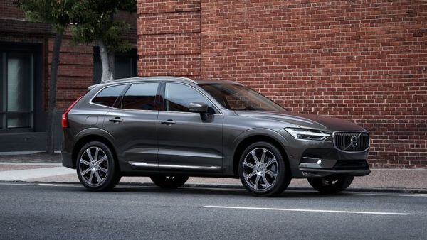فولفو XC60 تفوز بجائزة سيارة العام في الشرق الأوسط