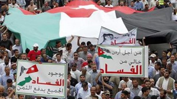 قبل أن تبدأ بأي عملية فساد يجب أن تغامر بكل الفضائل التي أسبغها الخالق عليك