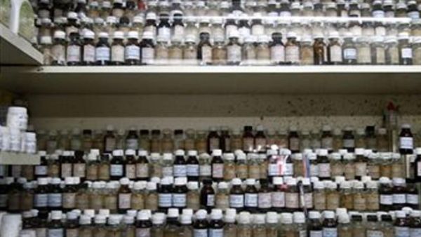 اعتبر ولد محمدي أن تنمية و تطوير الصناعة الملحقة (مستلزمات المواد الأولية و مكونات و أدوات أخرى للتوضيب و التغليف) من شأنه أن يسهم وبقدر كبير في تحسين أداءات الصناعة الصيدلانية