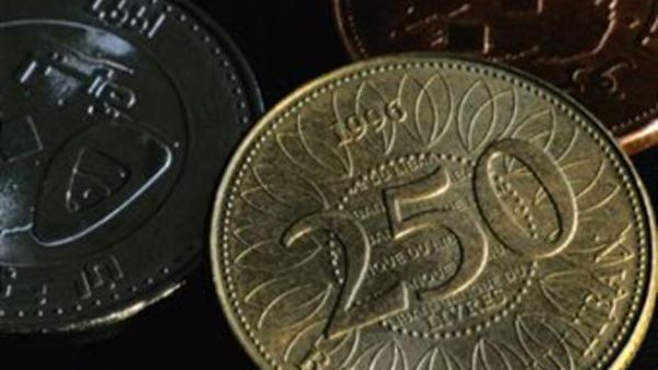 يشير حمدان إلى أن «خصائص العملات اللبنانية الحديثة تعتبر من أكثر العملات تطورا في العالم»