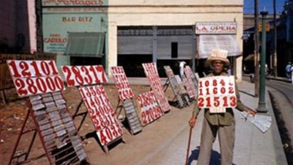 أصبح اليانصيب جزءاً من سلسلة طويلة من التعدّي على أموال المواطنين لمصلحة قيادات سياسية، بحيث لا تفرز سوى نزف متواصل في إيرادات الخزينة، تقابلها إجراءات ضريبية ظالمة يجترحها المسؤولون لتغطية هذا النزف! تلزيم أعمى!