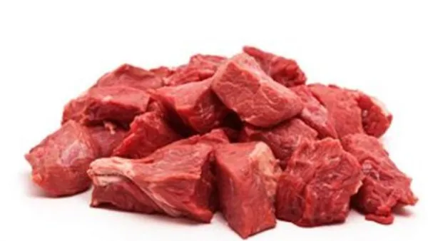 أعلنت الحكومة البحرينية الشهر الماضي أنها سترفع الدعم عن اللحوم اعتبارا من الأول من سبتمبر أيلول لتسمح للأسعار بالارتفاع على أن تدفع تعويضا ماليا للمواطنين وليس الأجانب الذين يشكلون نحو نصف عدد السكان البالغ نحو 1.3 مليون نسمة