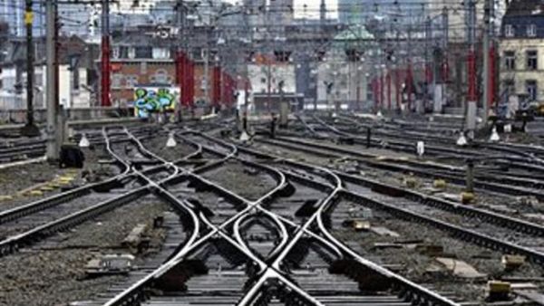 The rail link will start in Kuwait and pass by the eastern Saudi city of Dammam, connecting with Bahrain