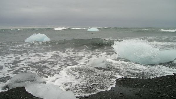 يسهم الطريق الملاحي عبر المحيط القطبي في توفير الوقت والمال للشركات الصينية. (Pixabay)