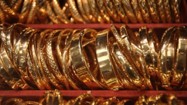 بلغت اسعار الذهب في السوق المحلية نحو 29.9 دينارا للغرام من عيار 24 قراطا بلغت اسعار الذهب في السوق المحلية نحو 29.9 دينارا للغرام من عيار 24 قراطا